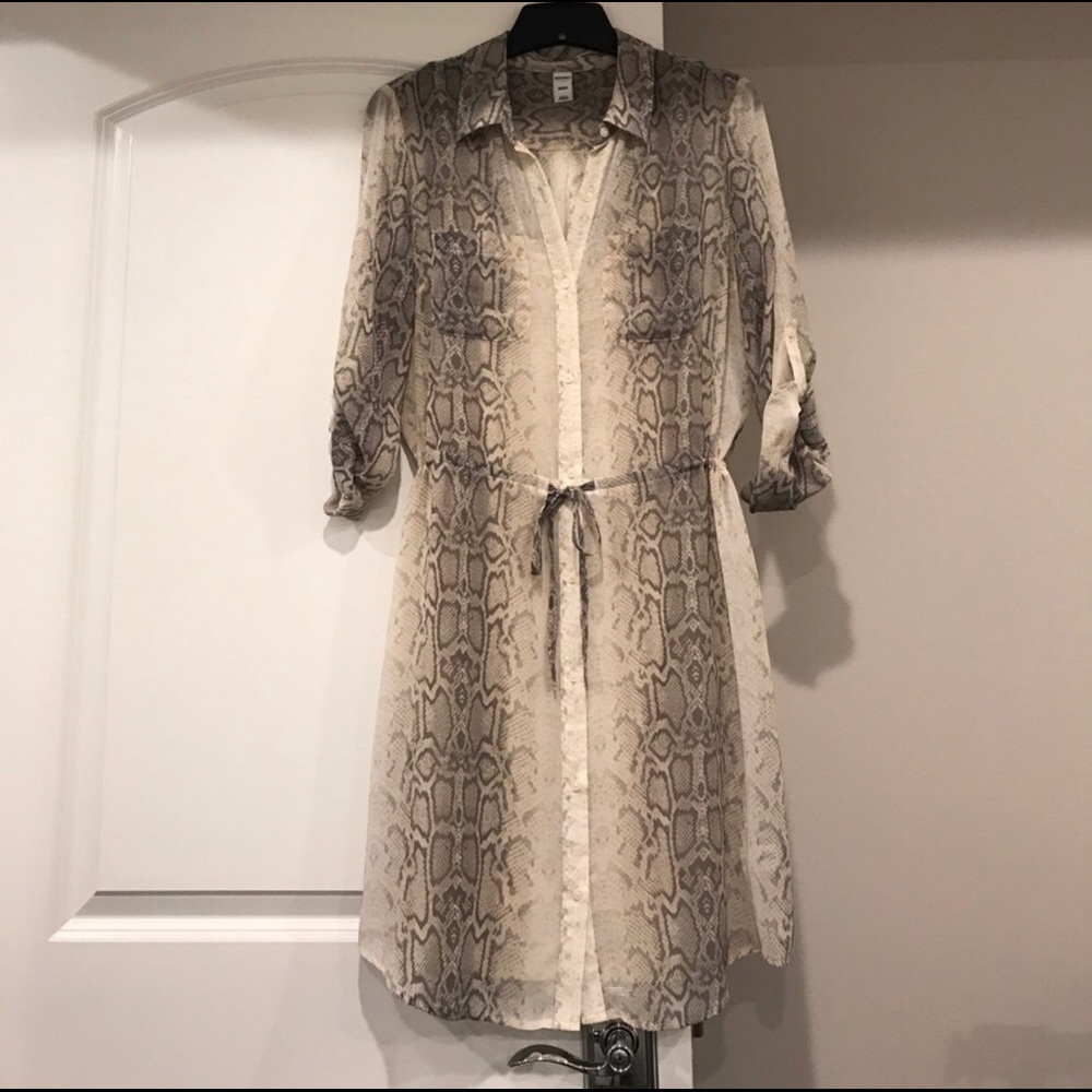 Snakeprint drawstring dress shirt-Trendy!